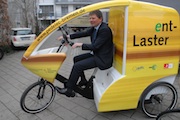 Bremens Umweltsenator Joachim Lohse stellt Unternehmen E-Lastenräder und Pedelecs gratis für Probefahrten zur Verfügung.