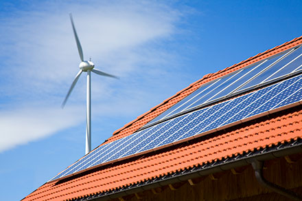 Ob Wind- und Solarstromanlagen an den besten Standorten oder in Verbrauchernähe realisiert werden, spielt hinsichtlich der Kosten keine große Rolle.