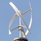 Bremens erste urbane vertikalachsige Windkraftanlage befindet sich auf einem Ziegelschornstein.