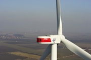 Das Unternehmen swb CREA errichtet einen Windkraftanlage in Bremen.