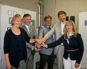 Das Unternehmen STEAG New Energies nimmt im Beisein der Vetreter der Stadt Hattersheim und der Hattersheimer Wohnungsbaugesellschaft ein neues Biogas-BHKW in Betrieb.