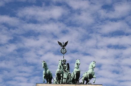 Klarer Himmel über Berlin: Die Bundeshauptstadt will bis zum Jahr 2050 klimaneutral werden.