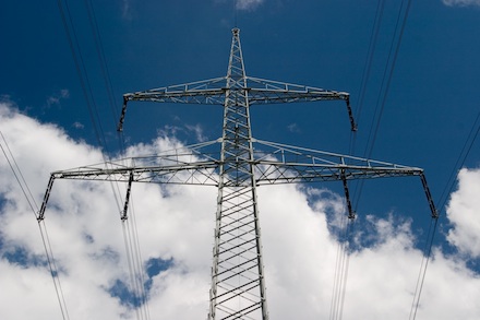Übertragungsnetzbetreiber Tennet hat den Antrag auf Bundesfachplanung für die Stromleitung SuedLink bei der Bundesnetzagentur eingereicht. 