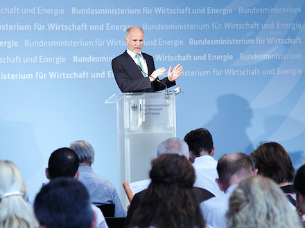 Staatssekretär Rainer Baake: „Der Strommarkt 2.0 gewährleistet Versorgungssicherheit, ist kostengünstiger als ein Kapazitätsmarkt.“