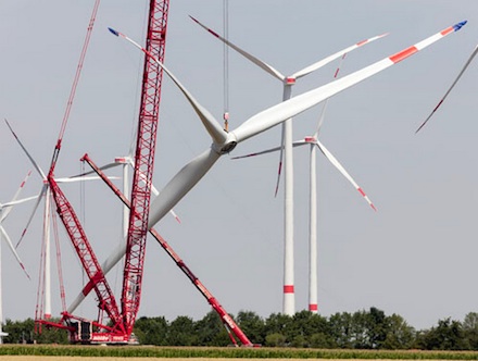 Auf der Königshovener Höhe ist die 13. Windkraftanlage fertiggestellt und in Betrieb gegangen.
