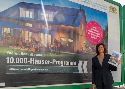 Bayerns Wirtschaftsministerin Ilse Aigner hat das 10.000-Häuser-Programm gestartet.