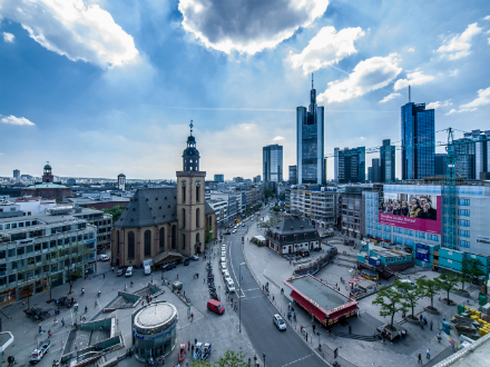 Das Energiereferat der Stadt Frankfurt am Main sucht konkrete Maßnahmen, die den „Masterplan 100% Klimaschutz“ in Frankfurt aktiv vorantreiben.
