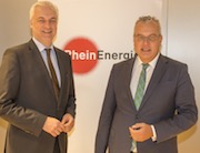 Wirtschaftsminister Garrelt Duin (l.) und RheinEnergie-Chef Dieter Steinkamp stellten das erste Lernende Energieeffizienz-Netzwerk in Köln vor.
