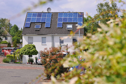Solaranlage: Strom vom Dach für das E-Auto.