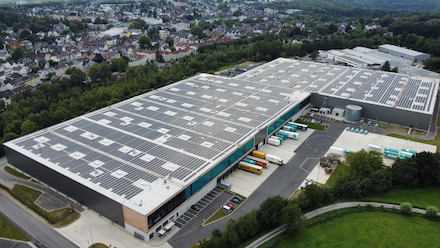 PV-Aufdachanlage der Stadtwerke Wülfrath auf den Dächern der Swiss Life Asset Managers in Wülfrath.