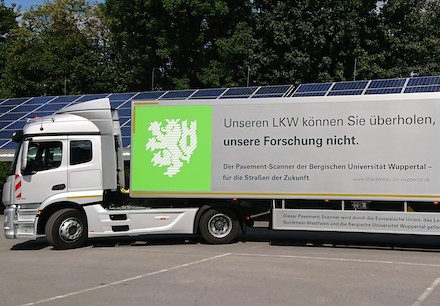 Dieser Truck ist seit Ende April in Dortmund unterwegs, um Daten zum Straßenzustand zu sammeln.