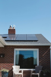 NRM hat jetzt einen neuen Prozess zur Anmeldung von ortsfesten Solaranlagen auf Gebäuden eingeführt.
