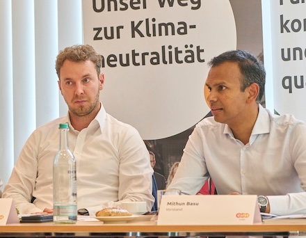 Die evm-Vorstände Christoph Hesse und Mithun Basu (von links) erläuterten, vor welchen Herausforderungen die Energieversorgung steht.