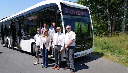 Die Marburger Stadtwerke haben ihren sechsten und bislang größten Elektrobus in Empfang genommen.