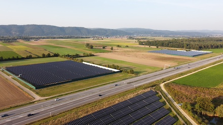 Stadtwerke Tübingen übernehmen Solarpark im Landkreis Regensburg.