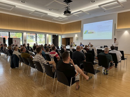 Gut besuchte Veranstaltung, bei der der aktuelle Sachstand zur kommunalen Wärmeplanung der Stadt Meckenheim durch das Fachbüro Tilia vorgestellt wurde.