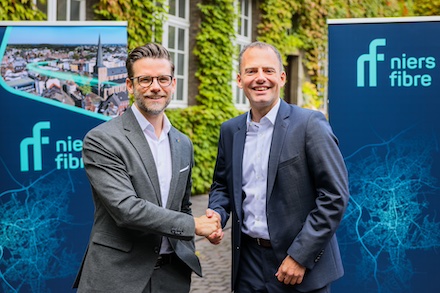 Besiegelung der Kooperation zwischen der Stadt Mönchengladbach und dem Unternehmen metrofibre.