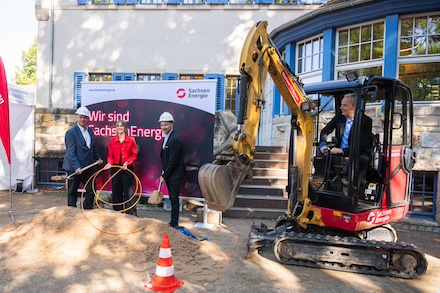 Erster Spatenstich für den Glasfaserausbau im Dresdner Norden.